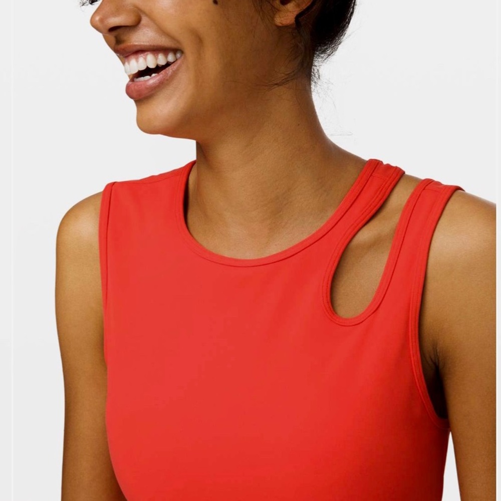 SOLD - NWT Lululemon Mastered Motion Cropped Tank - Picture 6 of 7